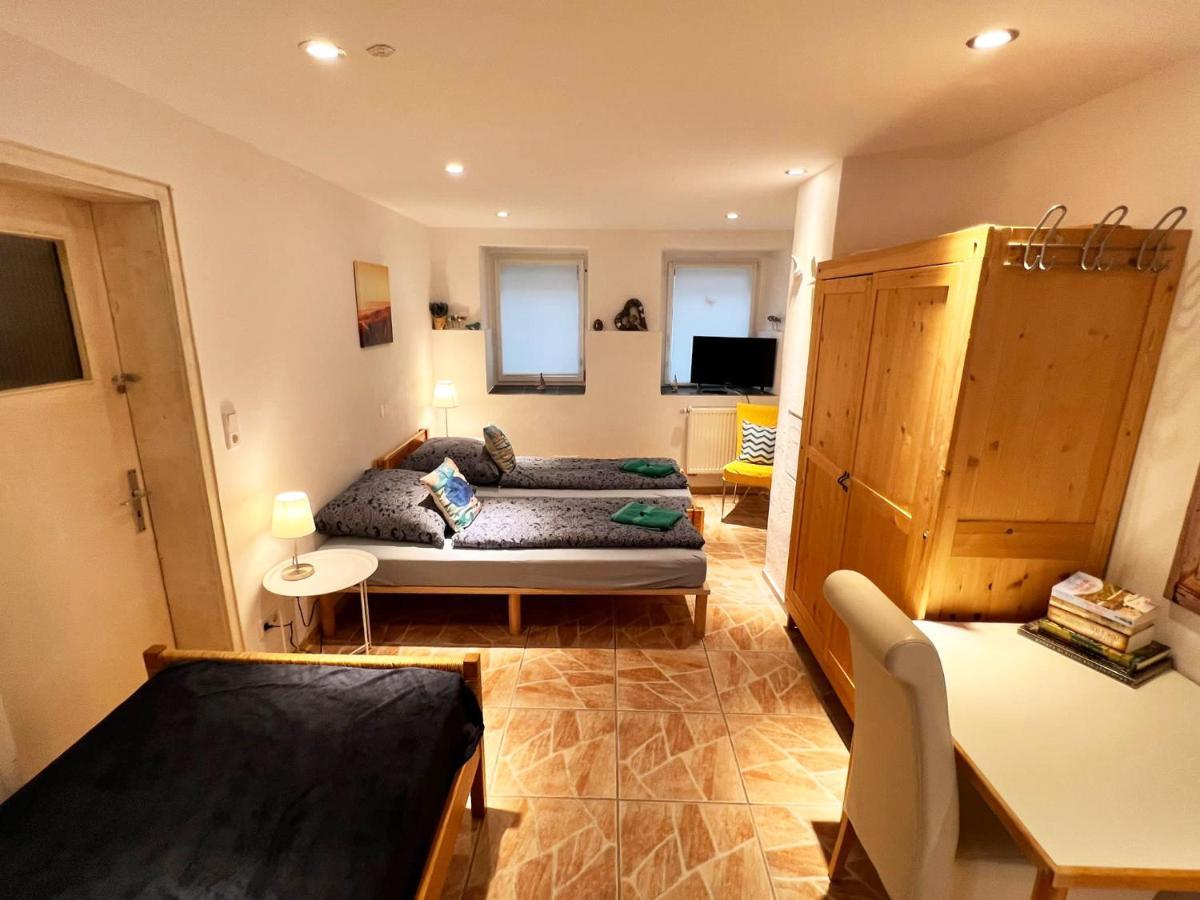 Ferienwohnung Elfriede - Wlan, 2 Baeder, Kueche, Freisitz, 2 Parkplaetze, Im Ortskern Malterdingen Buitenkant foto