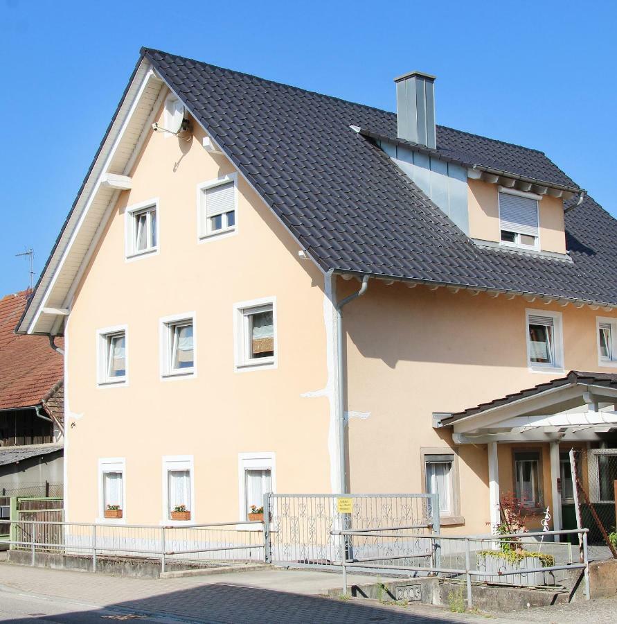 Ferienwohnung Elfriede - Wlan, 2 Baeder, Kueche, Freisitz, 2 Parkplaetze, Im Ortskern Malterdingen Buitenkant foto